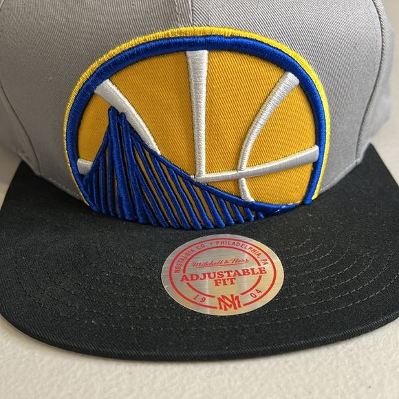 NWT Mitchell & Ness Golden State Warriors SnapBack Logo Hat - Picture 2 of 7